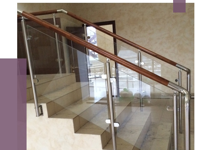 Комбинированные перила из металла и дерева в Туймазы