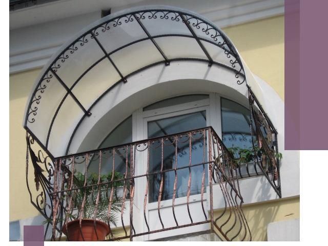 Козырьки над балконом в Туймазы — изготовление и монтаж